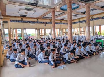 Dalam Khidmat, Mereka Mengenang untuk Melangkah