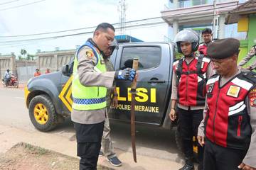 Polisi Amankan Pemuda Bawa Senjata Tajam Saat Patroli