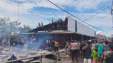  Tiga Buah Rumah Dilahap Api