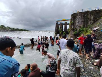 Momen Meugang Di Wisata Irigasi Beutong Nagan Raya