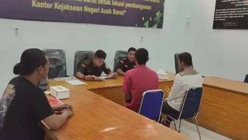 Polres Aceh Barat Serahkan Dua Tersangka Pencurian ke Kejaksaan