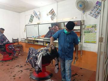 Omzet Usaha Barbershop Jelang Lebaran Meningkat 
