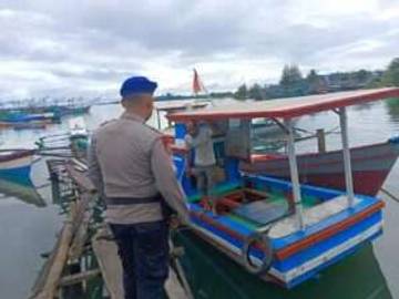 Personel Satpolairud Polres Simeulue Sambangi Nelayan Tradisional