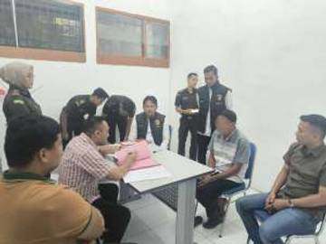 Sat Reskrim Kepolisian Serahkan Tersangka ke Kejaksaan  