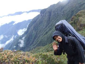 Menikmati Keindahan Gunung Tertinggi di Aceh Yang Menantang
