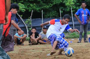 Semarakkan HUT-RI, Gampong Pinem Lomba Sepak Bola Sarung 