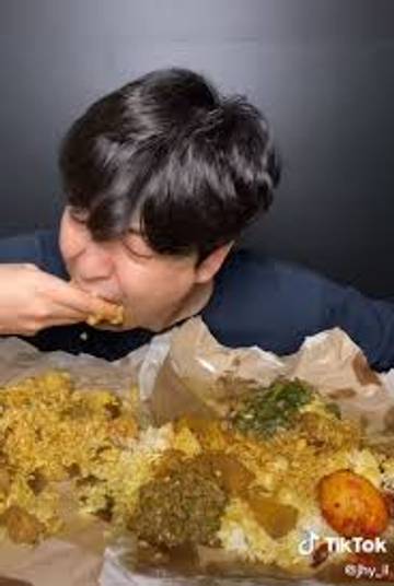 Populer di Media Sosial, Apa Arti Kata Mukbang?