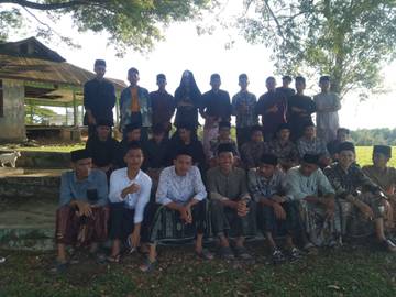 Santri Pesantren Kunjungi Objek Geunang Geudong
