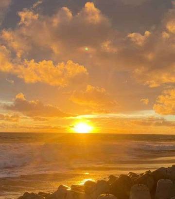 Menikmati Keindahan Senja Di Pantai Untuk Kesehatan Mental