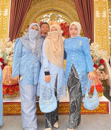 Inspirasi Baju Kondangan Baby Blue Yang Sedang Trend