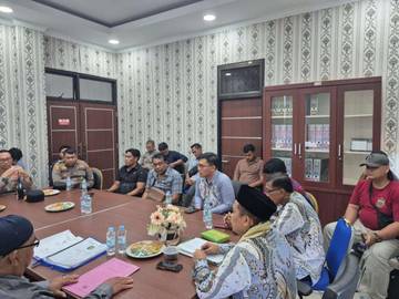 Warga  Gelar Aksi di PN Suka Makmue