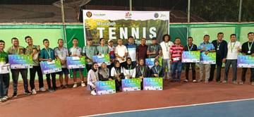 Pimpinan PT.Bank Aceh Meulaboh Tutup Tournament Tenis 