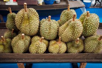 Tips Memilih Durian Yang Manis dan Matang 