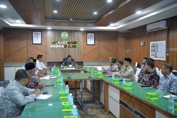 Sekda Aceh Bahas Pengawasan Media Sosial Aceh