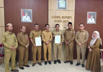 Wabup Aceh Jaya Serahkan SK Plt Pejabat Baru