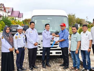 Pemkab Aceh Jaya Terima Bus Sekolah