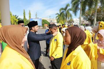 Wakil Bupati Said Fadeil Lepas Mahasiswa UTU