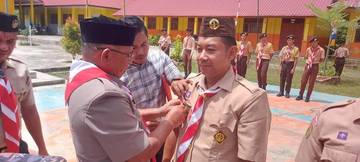 Wabup Simeulue Kukuhkan Pengurus Pramuka SMAN 3 Sinabang