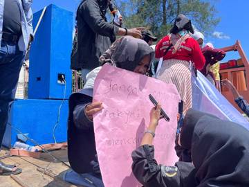 Tolak Penutupan Tambang Emas, Warga Demo DPRK Nagan 