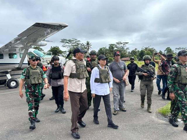 Menhan dan Menkeu Dikawal Ketat Saat ke Nduga 