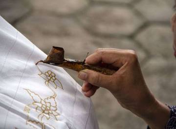 Membedakan Batik Tulis dan Cap