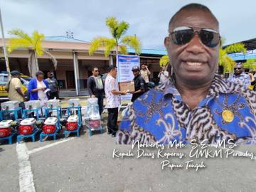 Serahkan Bantuan Alat Usaha, Norbertus Harap Pelaku UMKM Semakin Mandiri