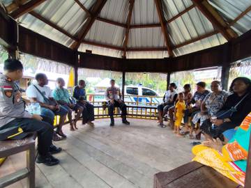 Kapolres Nabire Kunjungi Kampung Akudiomi, Dengar Aspirasi Warga