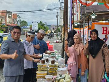 Bulan Ramadhan KKSS Tingkatkan UMKM Dengan Menjual Takjil