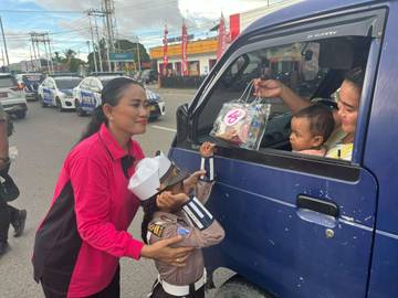 Bhayangkari Papua Tengah Tebar Takjil Ramadhan di Nabire