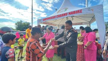 Kapolres Nabire Tebar Takjil, Pererat Kebersamaan di Ramadan