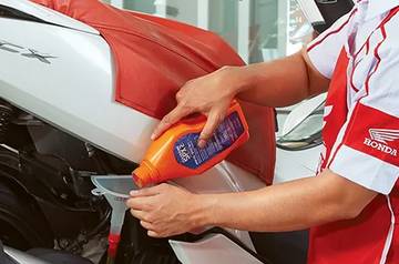 Mengapa Ganti Oli Motor Setiap Bulan Itu Wajib? Ini Alasannya