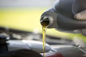 Risiko Serius Akibat Tidak Rutin Mengganti Oli Motor Setiap Bulan