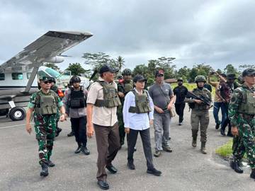 Menhan dan Menkeu Dikawal Ketat Saat ke Nduga 
