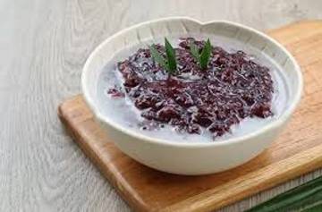 Membuat Bubur Ketan Hitam di Rumah