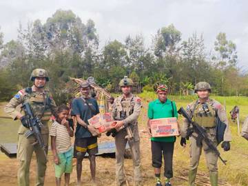 Sembari Patroli, ODC Berbagi Kasih Dengan Masyarakat Puncak 