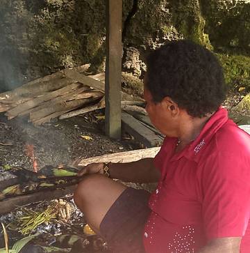 Kacang Bakar Ala Mama Papua di Worbak Nabire