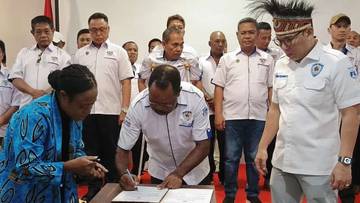 Mesak Magai, Resmi Pimpin IMI Papua Tengah