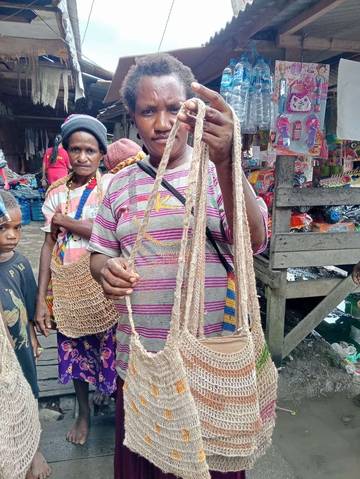 Noken Khas Papua Jadi Cendera Mata Kehormatan 