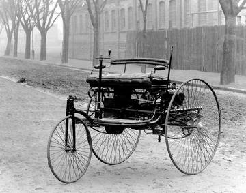 Karl Benz Mempatenkan Mobil Bermesin Bensin Pertama 1886