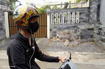 Cara Menghindari Dampak Bahayanya Penggunaan Hearphone Saat Berkendaraan 