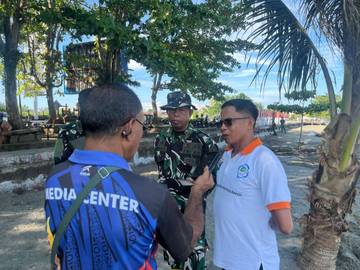 DLH Nabire Bersama Pihak lainnya Bersi Pantai Nabire 