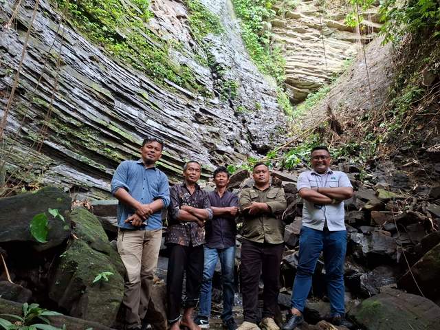 Air Terjun Di Desa Hilisondrekha Butuh Sentuhan Pemerintah