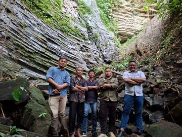 Air Terjun Di Desa Hilisondrekha Butuh Sentuhan Pemerintah