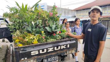 Wahyudi, Jualan Bibit Tanaman Keliling Pulau Nias