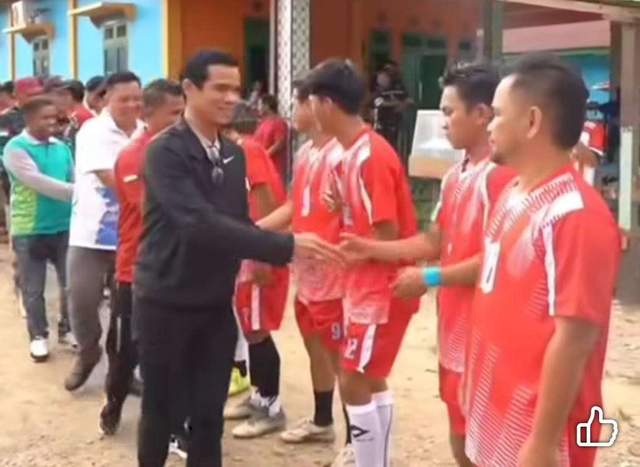 Bupati Satukan Warga Tulin Onsoi Lewat Sepak Bola