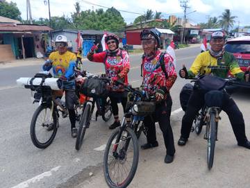Komunitas Sepeda Jelajahi Pulau Borneo Sejauh 3.000 Kilometer