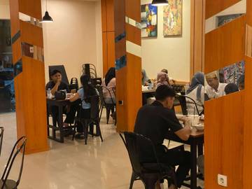 Pengunjung Ramai, Omset Cafe Meningkat Selama Ramadan