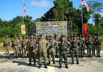 Satgas Pamtas dan Tentara Malaysia Gelar Patroli di Serudong 