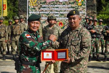 Satgas Pamtas Bersama Tentara Malaysia Gelar Patroli Terkoordinasi 