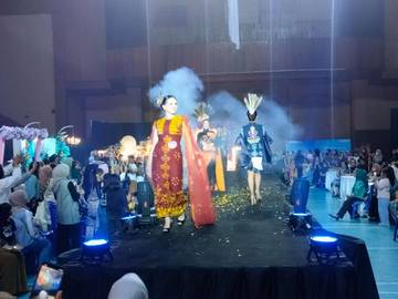 Fashion Show Batik Lulantatibu Tampilkan Inovasi Baru